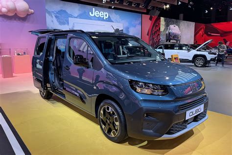 Interni della Fiat Qubo (modello originale) con sedili posteriori ribaltati per massimizzare il carico