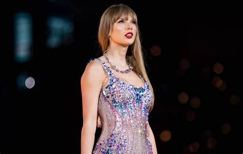 Taylor Swift in tutina floreale