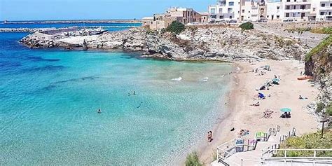 La Spiaggia Praiola con i suoi faraglioni