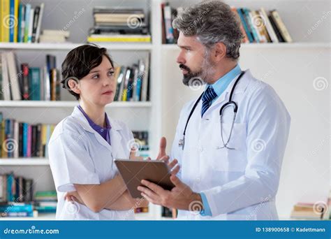 Famiglia che parla in terapia