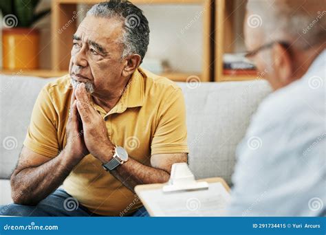 Adulto che parla con uno psicologo