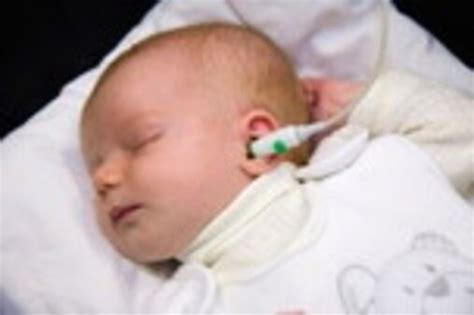 Neonato che emette suoni