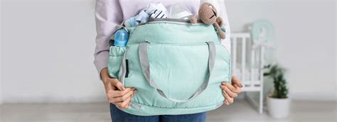 Esempio di organizzazione in borsa neonato con thermos