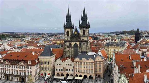 Veduta panoramica del Castello di Praga che domina la città