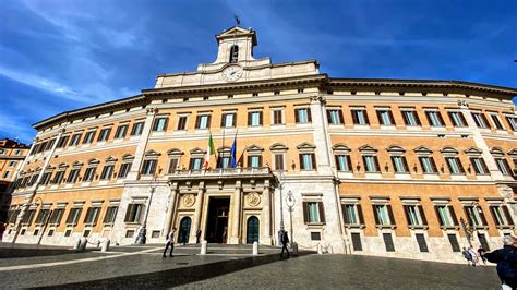 veduta panoramica di Palazzo Montecitorio a Roma