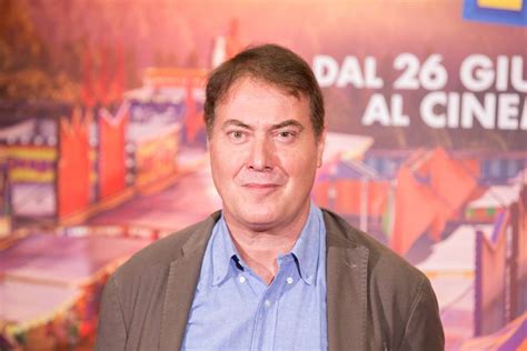 Corrado Guzzanti nei panni di un personaggio satirico