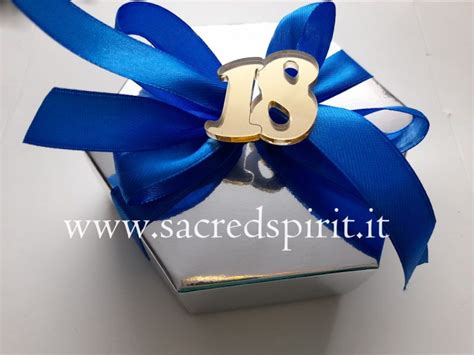 Esempio di bomboniera finita con nastri e decorazioni a contrasto