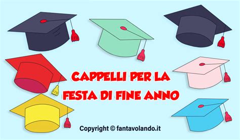 Bambini festeggiano con cappelli di laurea in miniatura