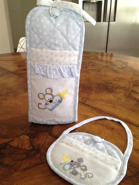 dettaglio degli accessori extra come il saccopiuma e il portabiberon