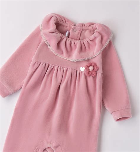 Bambina in tutina ciniglia con dettaglio Thun