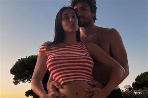 Cecilia Rodriguez con il pancione