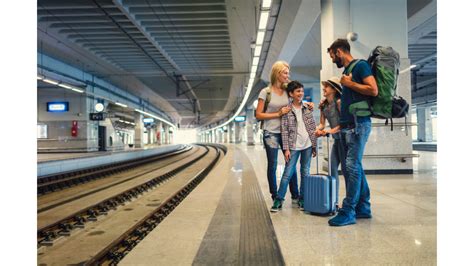 Famiglia che viaggia con il Pockit Plus