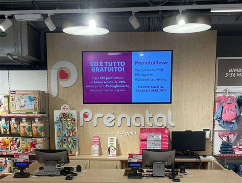 Esterno di un moderno negozio Prenatal Mega