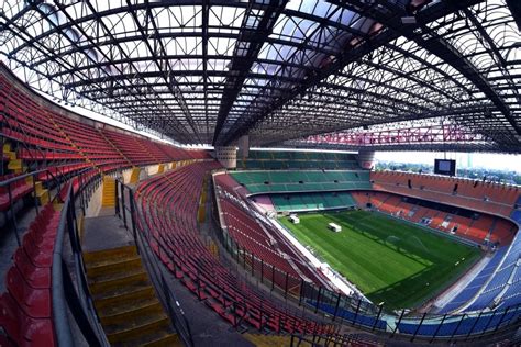 Stadio San Siro con il terzo anello e la copertura