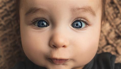 Bambino con occhi di colore diverso