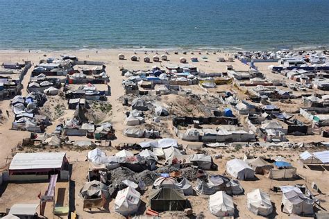 Un campo improvvisato di migranti vicino a Ventimiglia