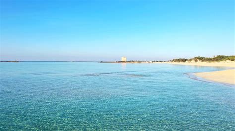 veduta panoramica della costa di Porto Cesareo con mare cristallino e dune di sabbia bianca
