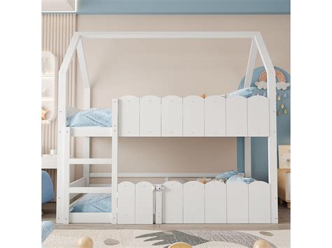 cameretta per bambini con letto a casetta e design modulare