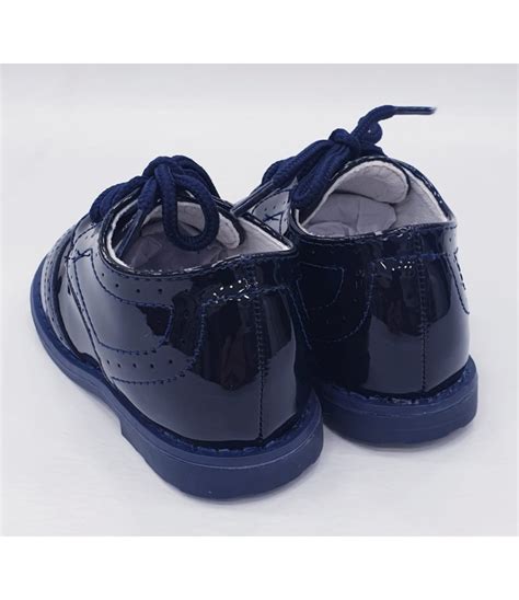 selezione di scarpe inglesine per bambina in vernice e camoscio