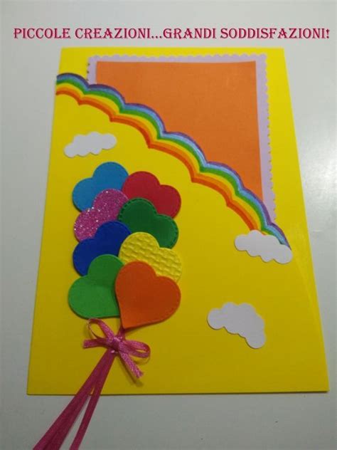 bambini che scrivono biglietti di auguri con cuoricini colorati