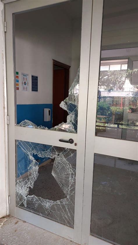 Scuola Borgo Nuovo vandalizzata