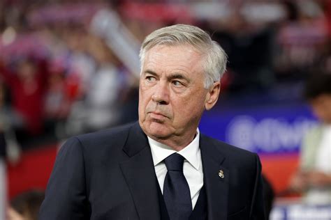 Carlo Ancelotti con la squadra del Real Madrid