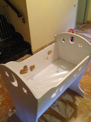 Diverse configurazioni di culle in legno fai da te