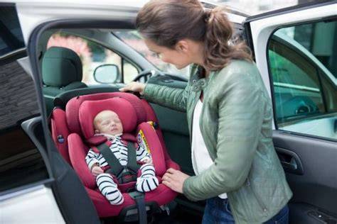 Seggiolino auto Peg Perego con poggiatesta regolabile