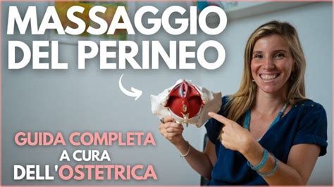 Donna in gravidanza che pratica massaggio perineale