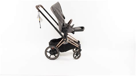 Vista interna ordinata borsa cambio CYBEX Platinum con pannolino e biberon
