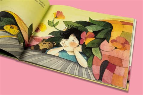 Dettaglio di un libro illustrato per l'infanzia raffigurante il castello di Sofia aperto