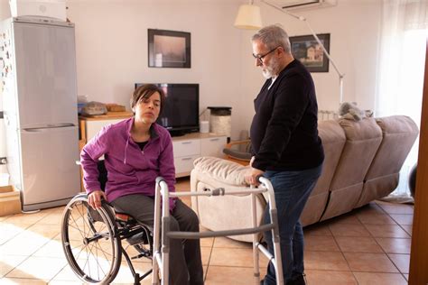 rappresentazione concettuale di una donna con sclerosi multipla in età fertile