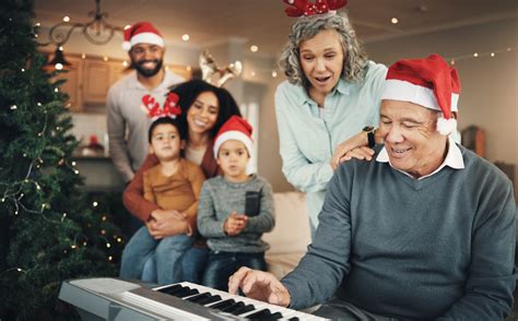 Genitori e figli che cantano canzoni punjabi insieme