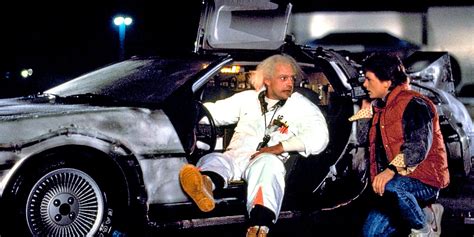 Doc Brown e Marty McFly con la DeLorean e il flusso canalizzatore