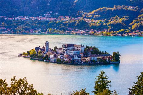 Veduta panoramica del Lago d'Orta visto dalle alture di Omegna