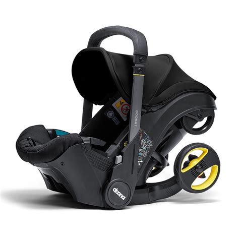 Seggiolino auto e passeggino per neonati