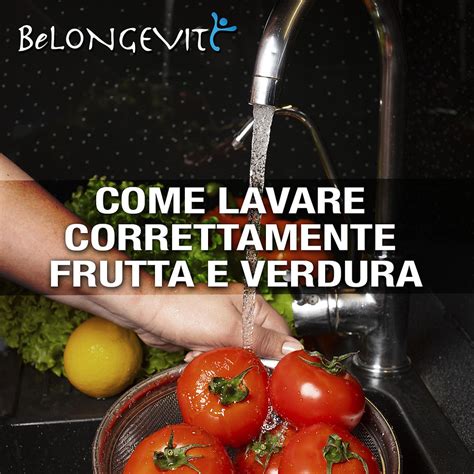 Un'immagine che illustra i passaggi per lavare correttamente frutta e verdura