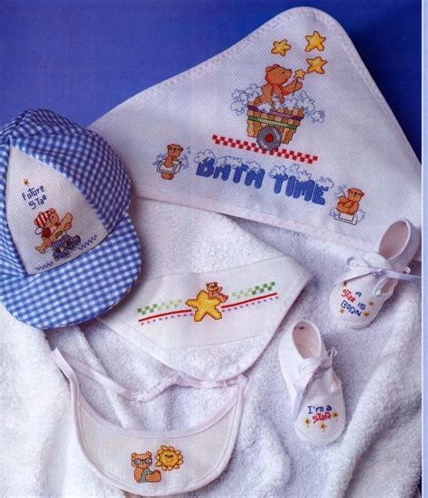 schemi punto croce per corredino neonato