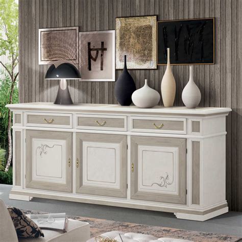 Credenza della nonna restaurata con tecnica shabby chic