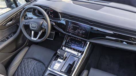Interni spaziosi di Audi Q7 con seggiolini auto