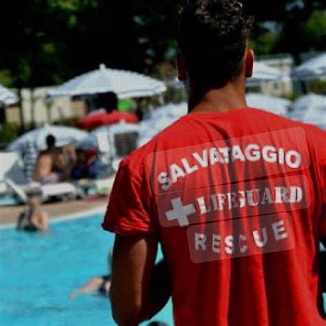 Assistente bagnanti in azione