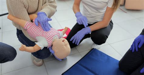 Manovre disostruzione lattante: compressioni toraciche