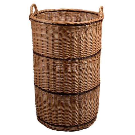Interno di una cesta in vimini con rivestimento morbido
