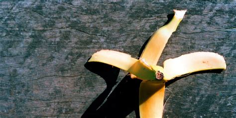Rappresentazione della gag dello scivolone sulla buccia di banana