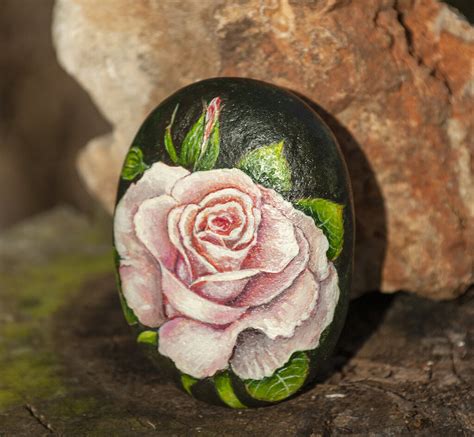 Esempio di rosa dipinta su tessuto