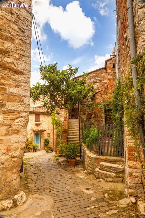 Pittoresco vicolo nel centro storico di Leverano