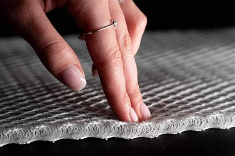 dettaglio macroscopico del tessuto 3D mesh e della fibra d'argento intrecciata