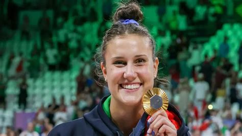 Anna Danesi con medaglia olimpica