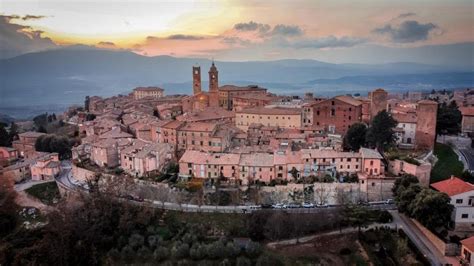 Panorama di Città della Pieve in mattoni a vista