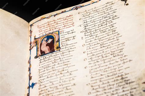 Manoscritto antico e strumenti di scrittura